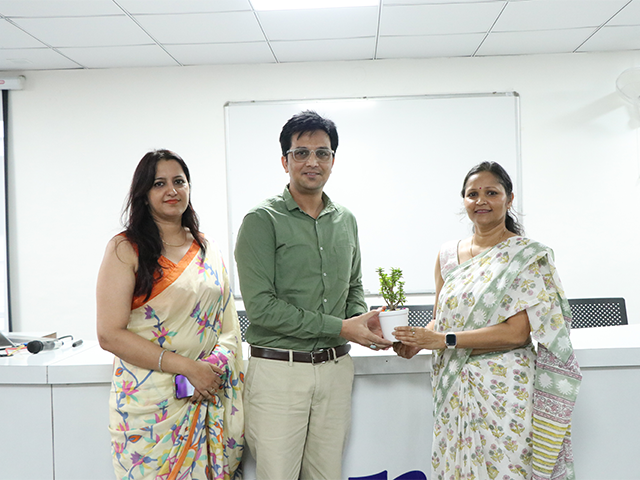 guest lecture exploring the dimensions of digital marketing strategies