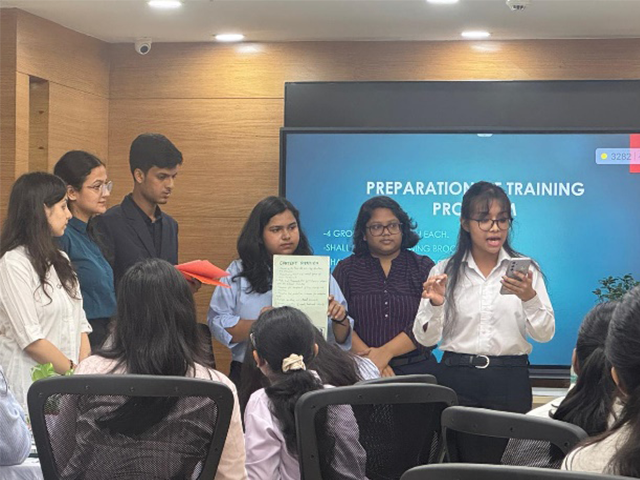 hr students visit iibf